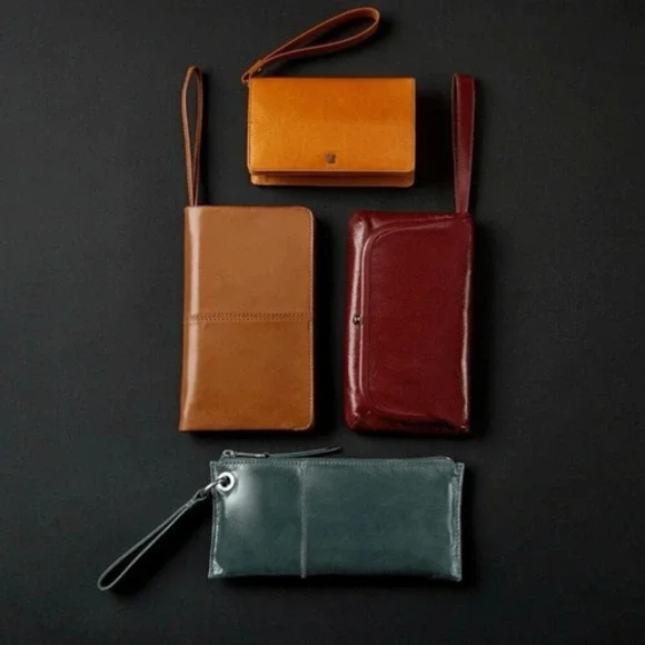 HOBO LAUREN CLUTCH LEATHER WRISTLET WALLETRed Henna Luxury Leather, NWT